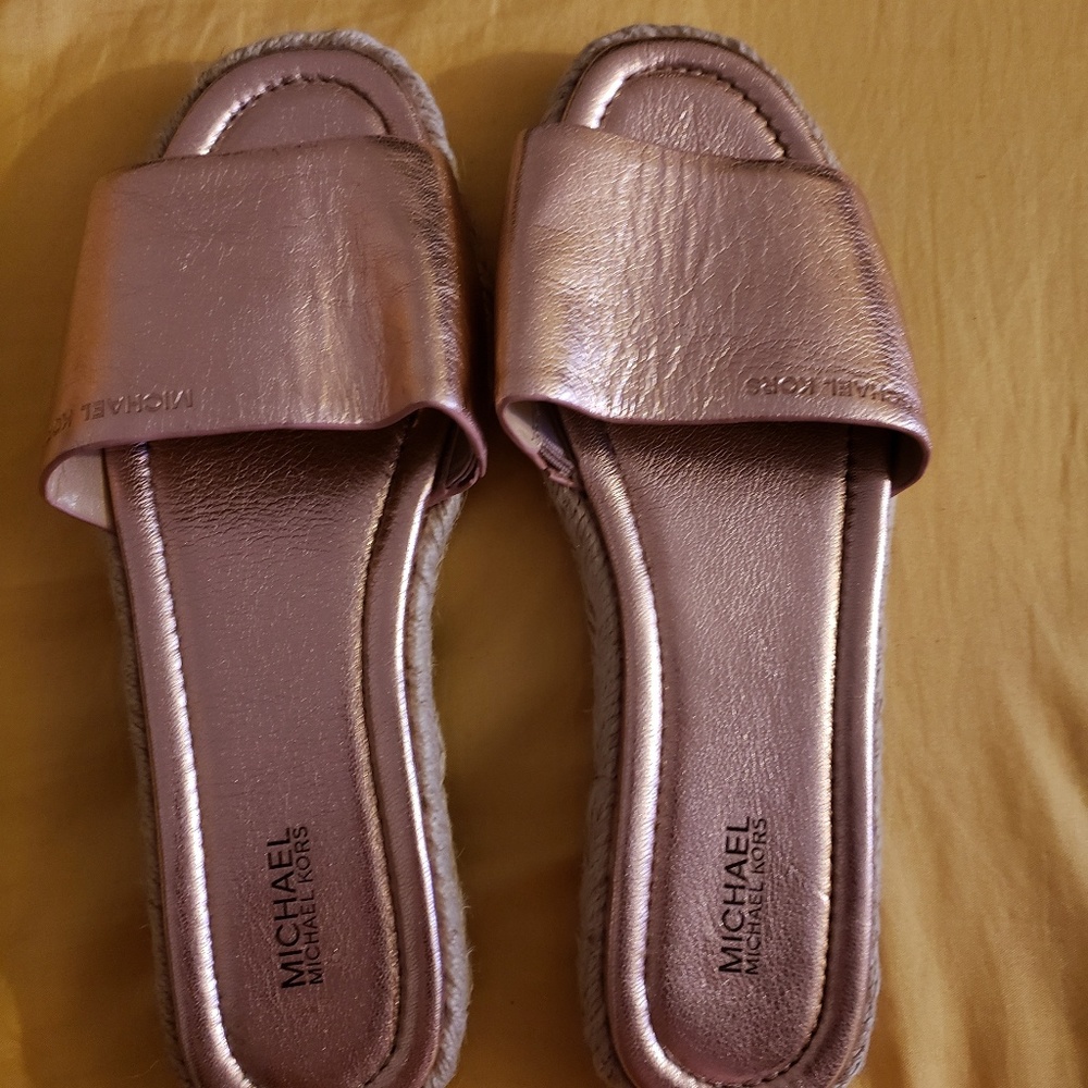 Michael Kors Dempsey slides never worn
